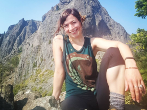 LAURA–Feeling Ultra-Connected yet Alienated